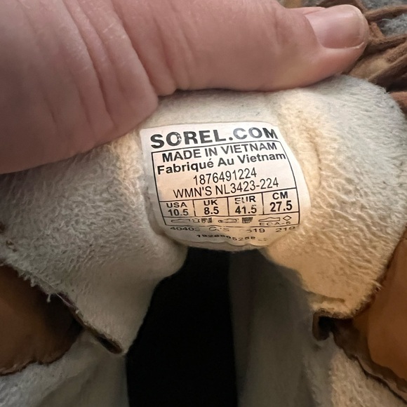 Sorel Tan and Gray Boots - Picture 3 of 4